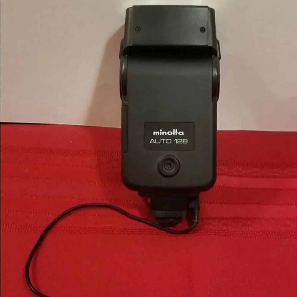 Minolta Auto 128 Shoe Mount Flash with cord